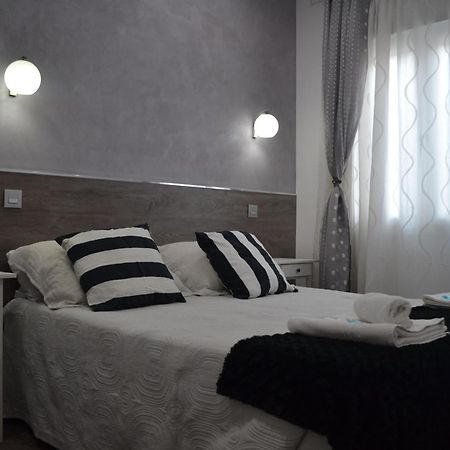 Hostal Meyra Madri Exterior foto