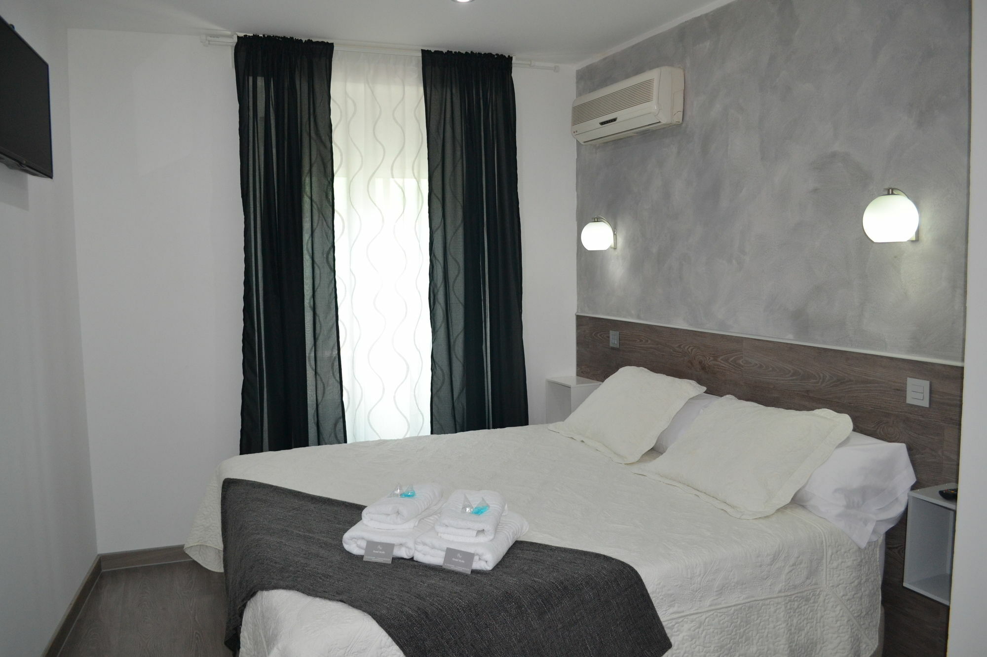 Hostal Meyra Madri Exterior foto